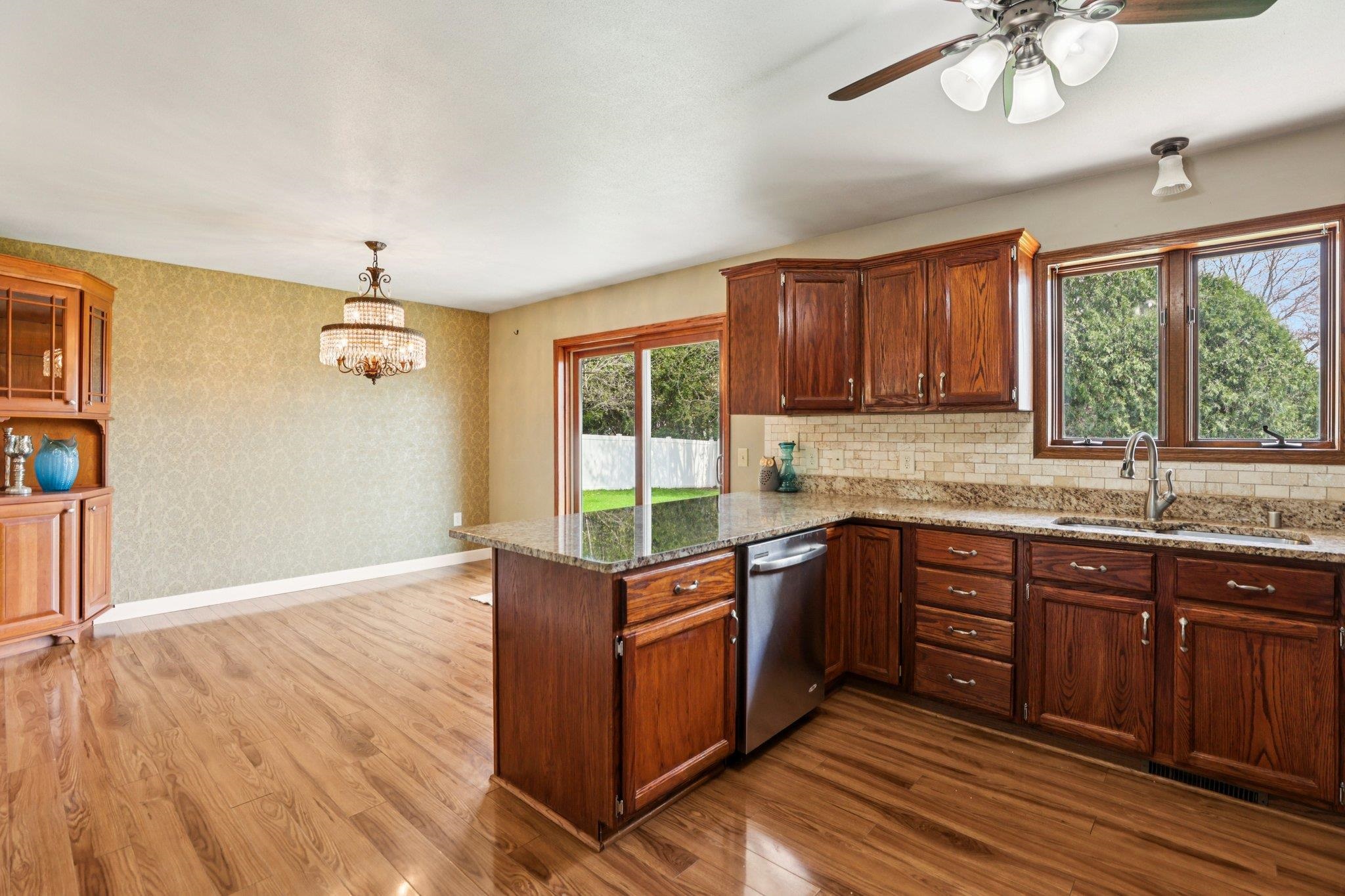 1008 Eric Lane Waunakee, WI 53597 - Photo 7 of 35