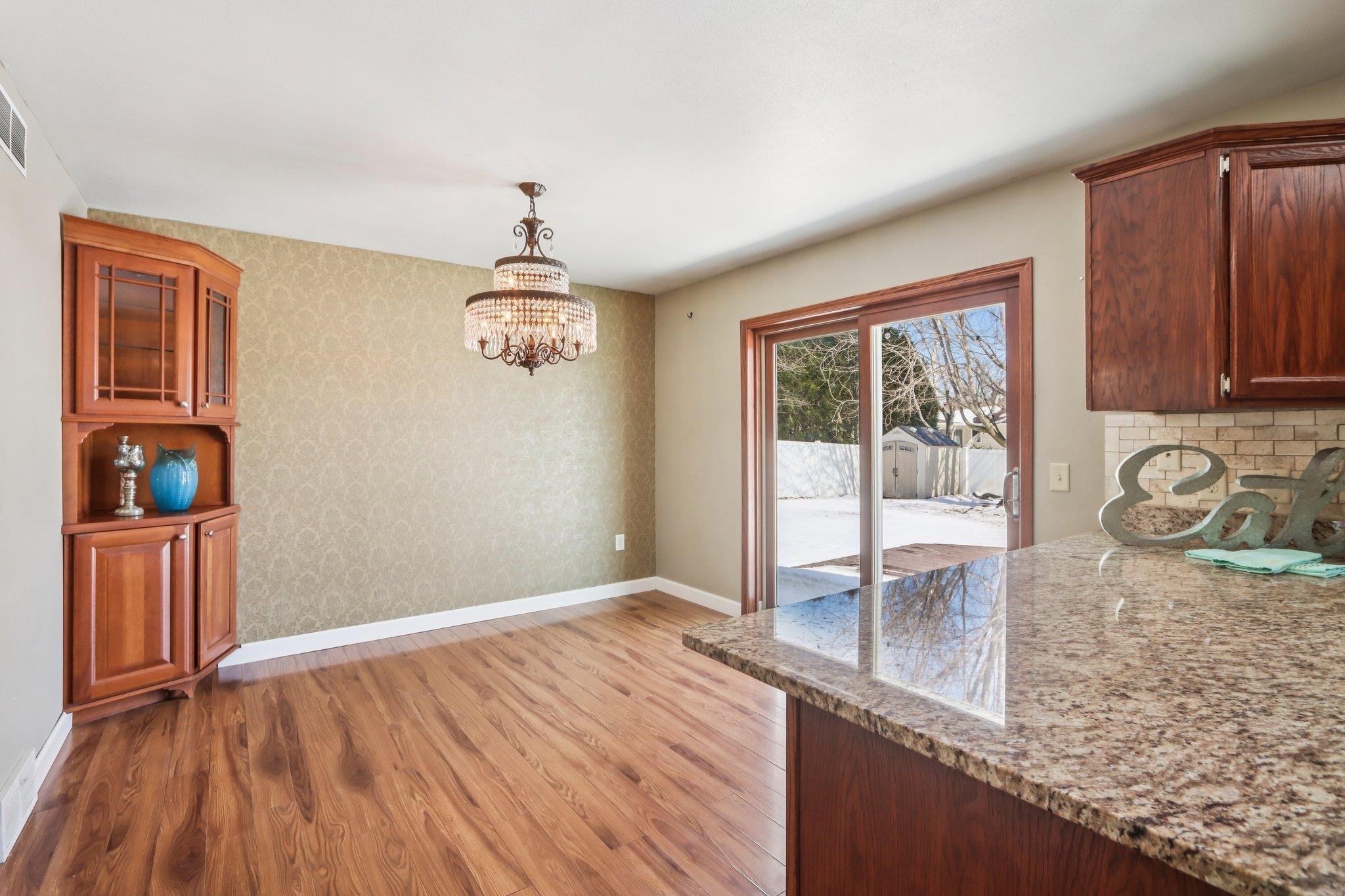 1008 Eric Lane Waunakee, WI 53597 - Photo 10 of 39