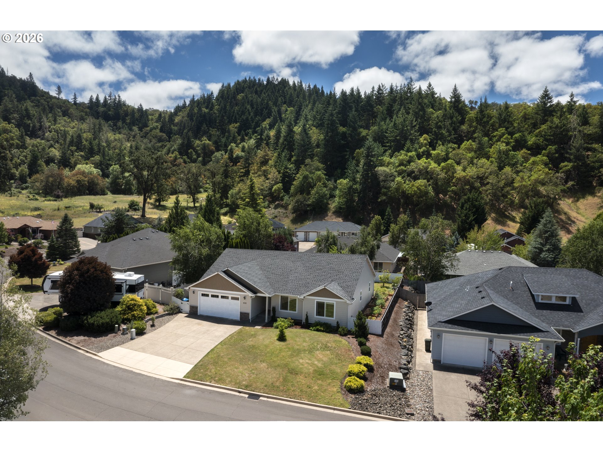 422 Oak Valley Loop Winchester, OR 97495 - Photo 2 of 32