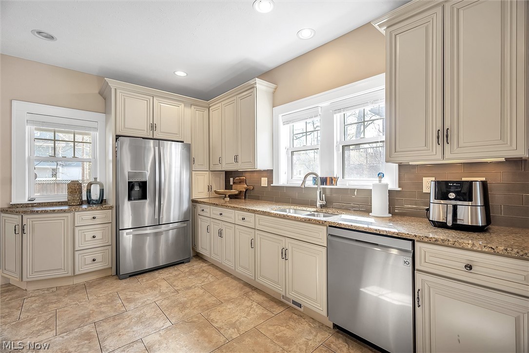 2850 Berkshire Road Cleveland, OH 44118 - Photo 13 of 33 New Bosch dishwasher 2022