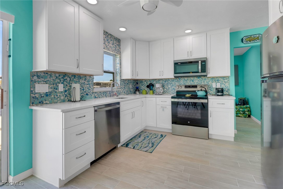 2567 Cay Cove Matlacha, FL 33993 - Photo 15 of 26