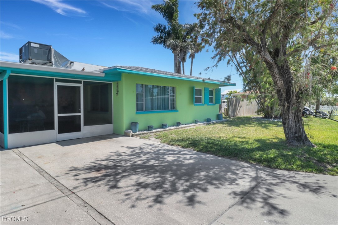 2567 Cay Cove Matlacha, FL 33993 - Photo 3 of 26