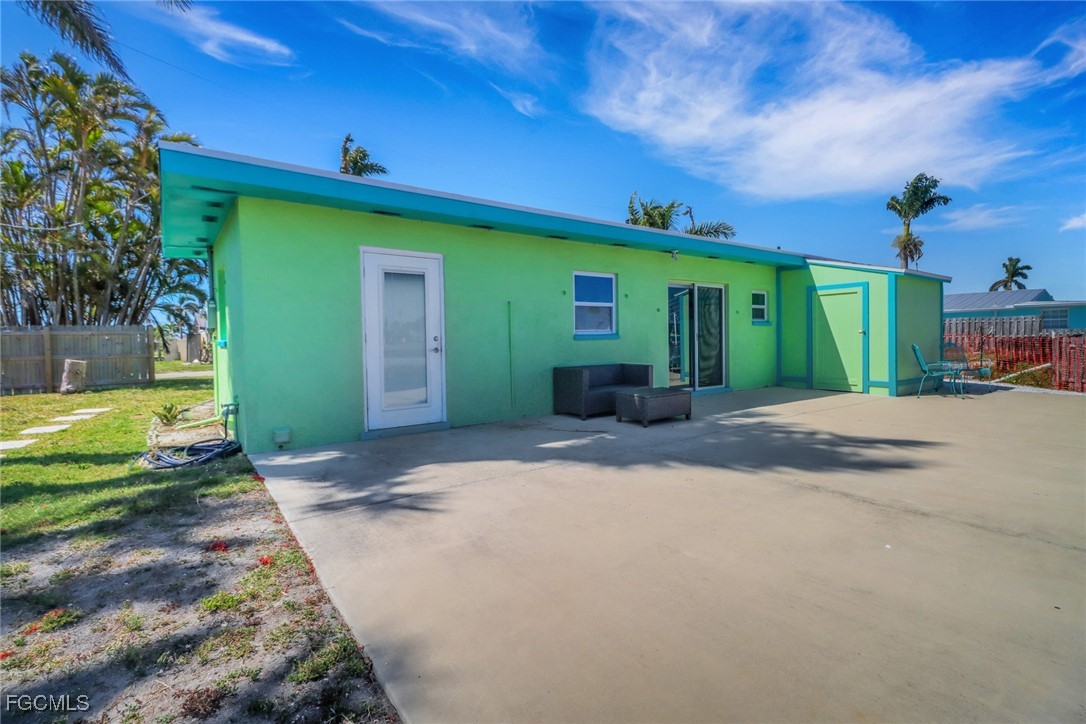 2567 Cay Cove Matlacha, FL 33993 - Photo 4 of 26