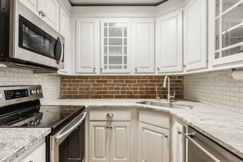 $279,000 | 927 Noble Street, Unit 12, Indianapolis, IN 46203