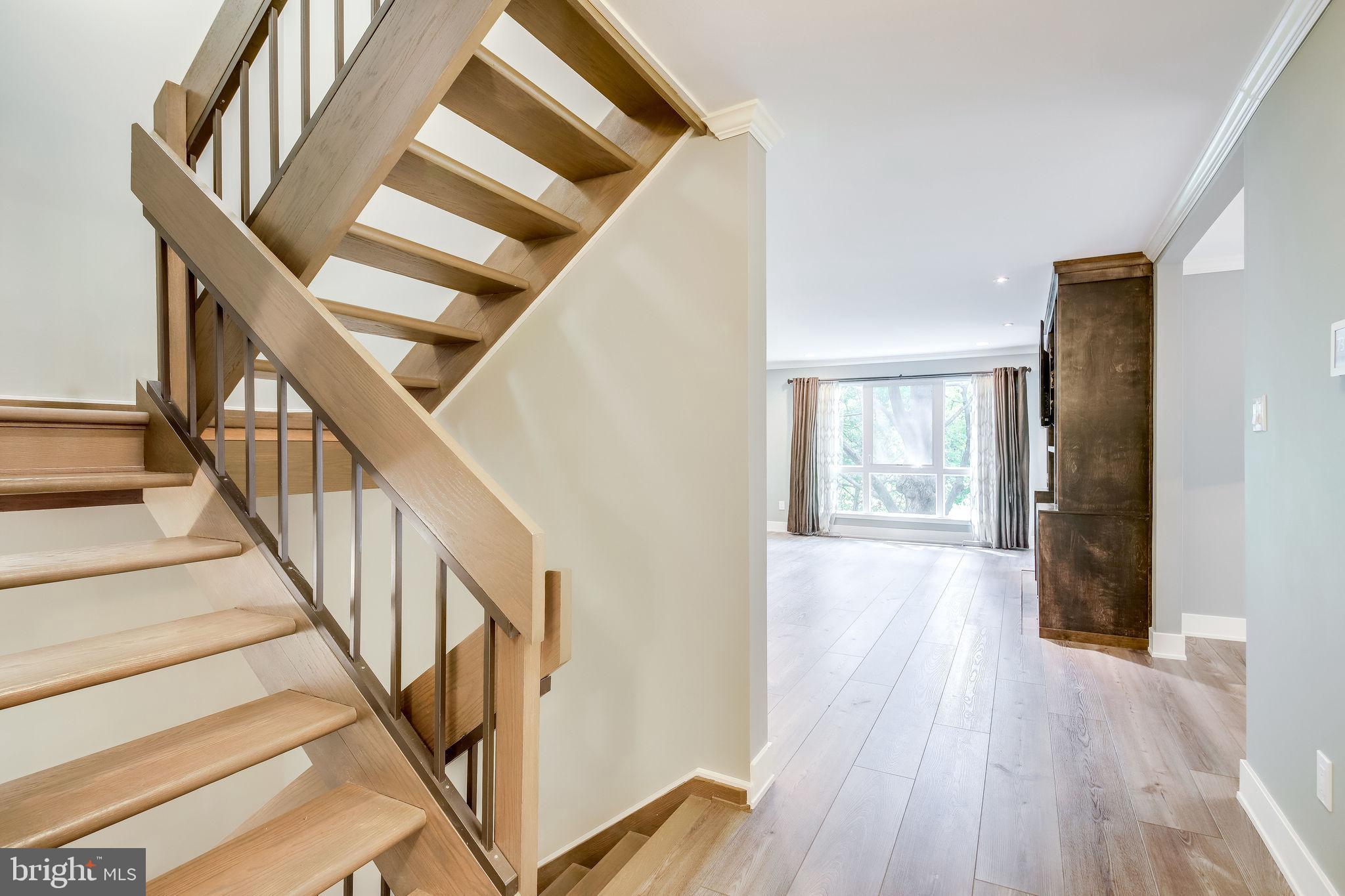 11629 Hunters Green Court Reston, VA 20191 - Photo 3 of 50 Foyer looking to LR