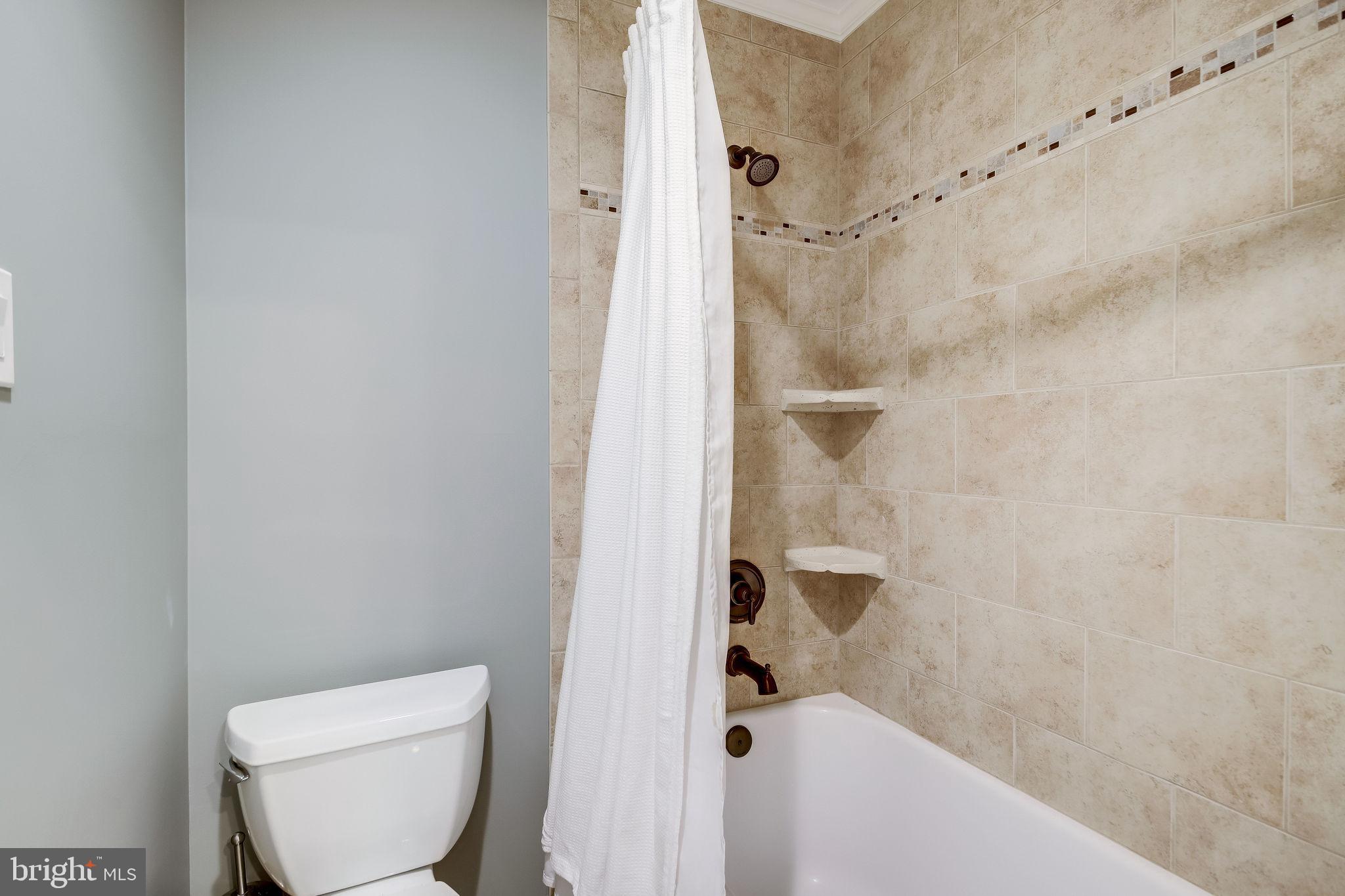 11629 Hunters Green Court Reston, VA 20191 - Photo 29 of 50 Upper level bathroom