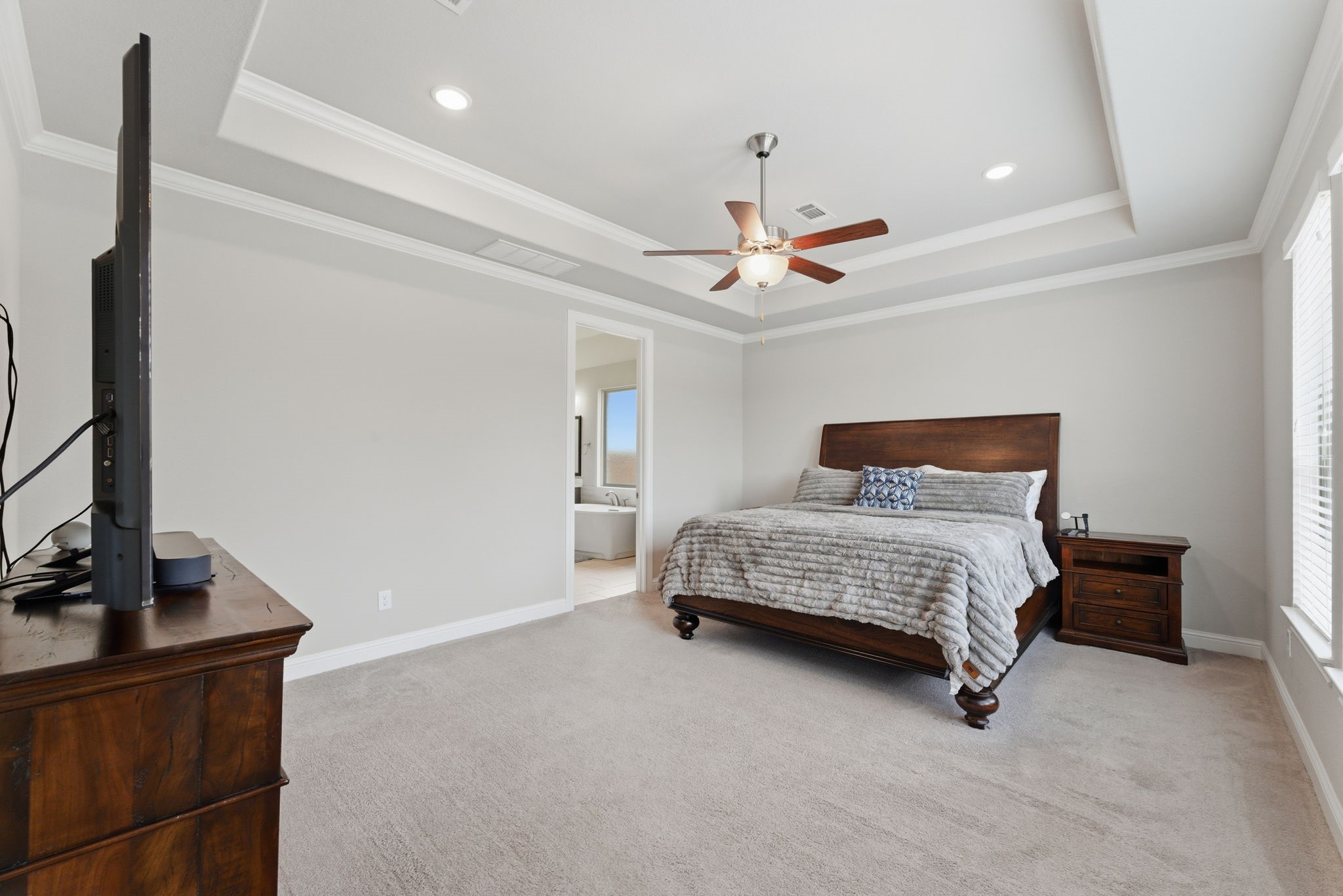 28117 Woodland Bend Way Spring, TX 77386 - Photo 24 of 48 Primary bedroom with tray ceiling.