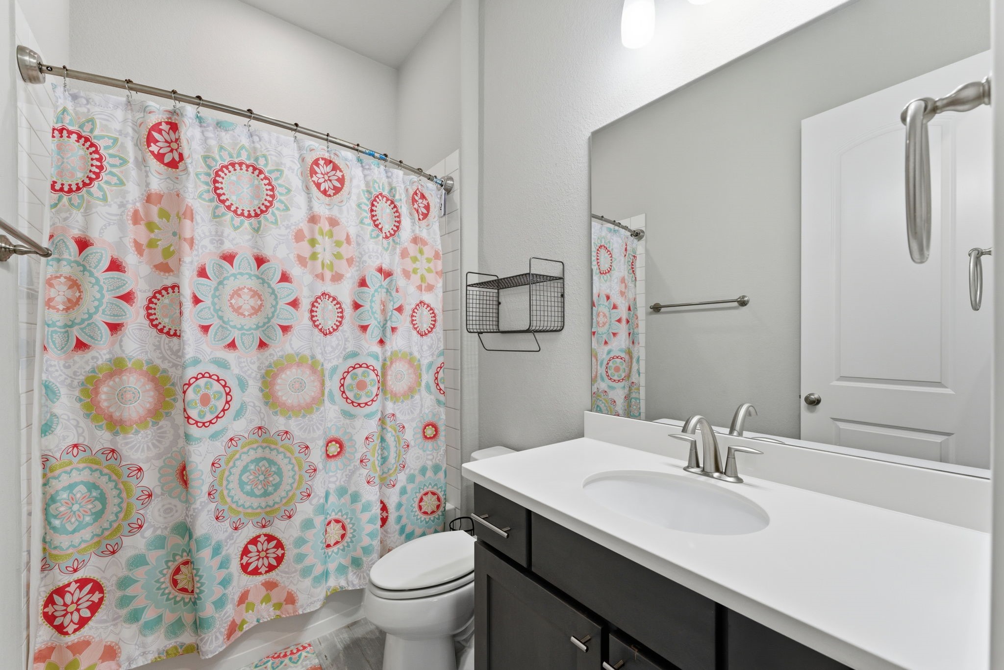 28117 Woodland Bend Way Spring, TX 77386 - Photo 8 of 48 Secondary bathroom towards the front of the home.