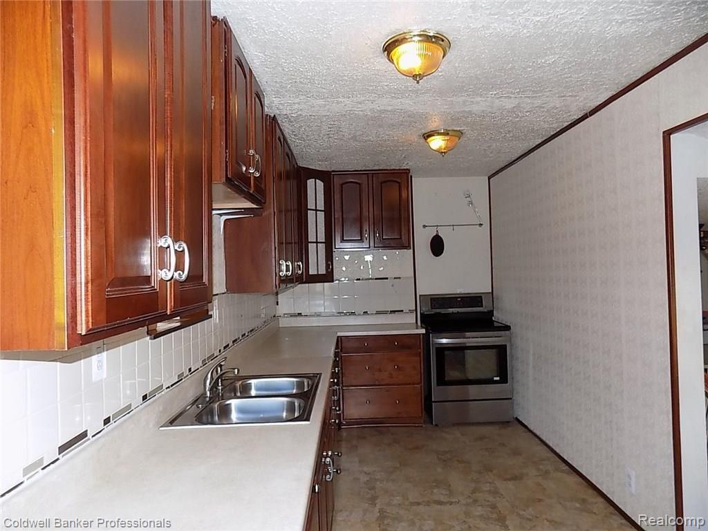 11445 Eagle Road Davisburg, MI 48350 - Photo 5 of 23 DSCN5841.JPG