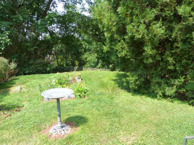 7205 Shannon Road Penn Hills, PA 15147 - Photo 23 of 25 Yard/Garden.