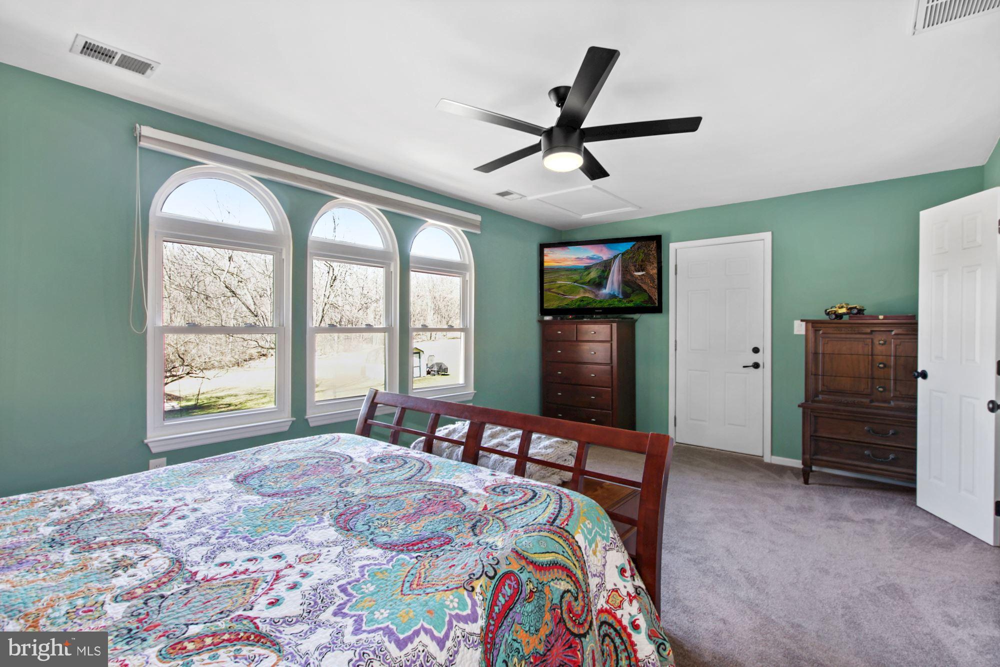 24118 Welsh Road Gaithersburg, MD 20882 - Photo 13 of 29 Main Level - Primary Bedroom