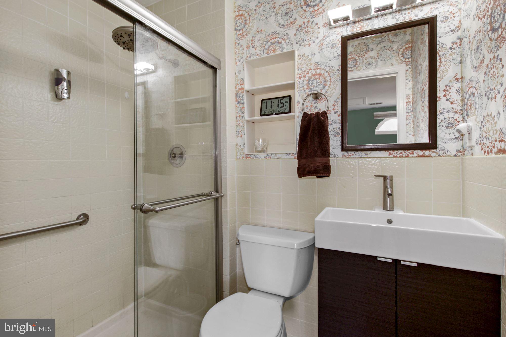 24118 Welsh Road Gaithersburg, MD 20882 - Photo 14 of 29 Main Level - Primary Bath