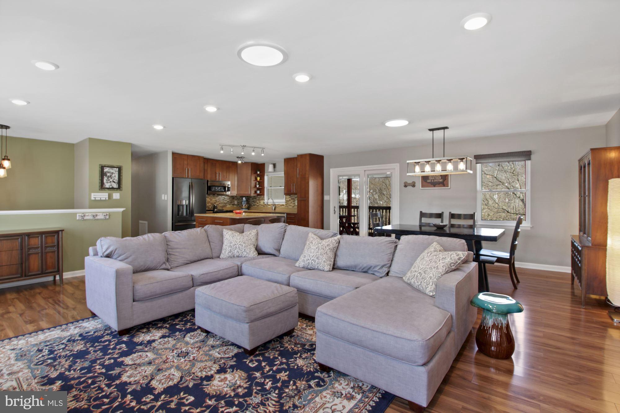 24118 Welsh Road Gaithersburg, MD 20882 - Photo 3 of 29 Main Level - Living Room