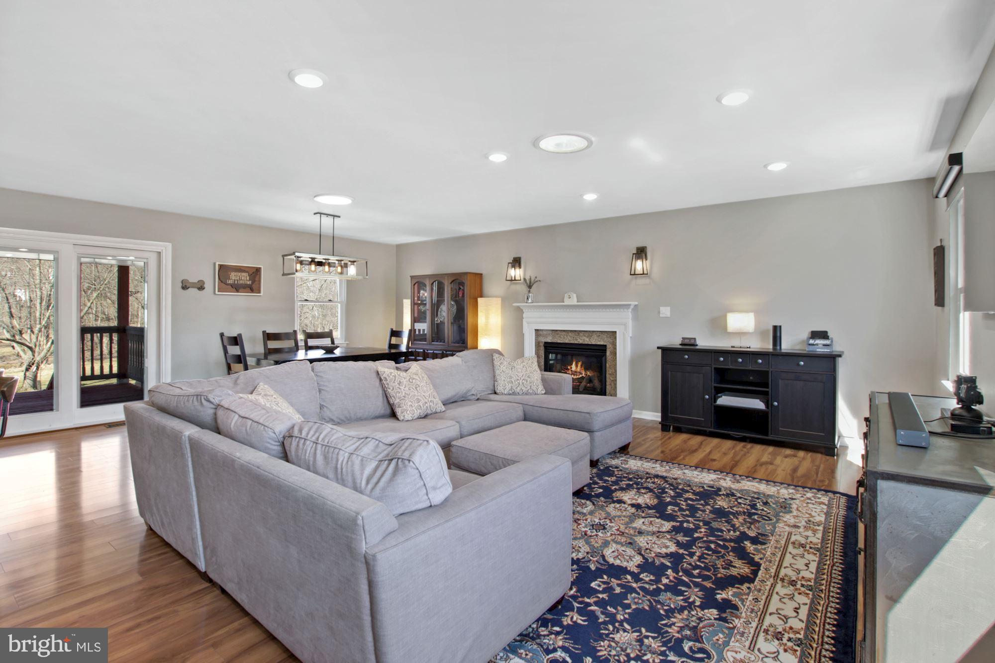24118 Welsh Road Gaithersburg, MD 20882 - Photo 4 of 29 Main Level - Living Room
