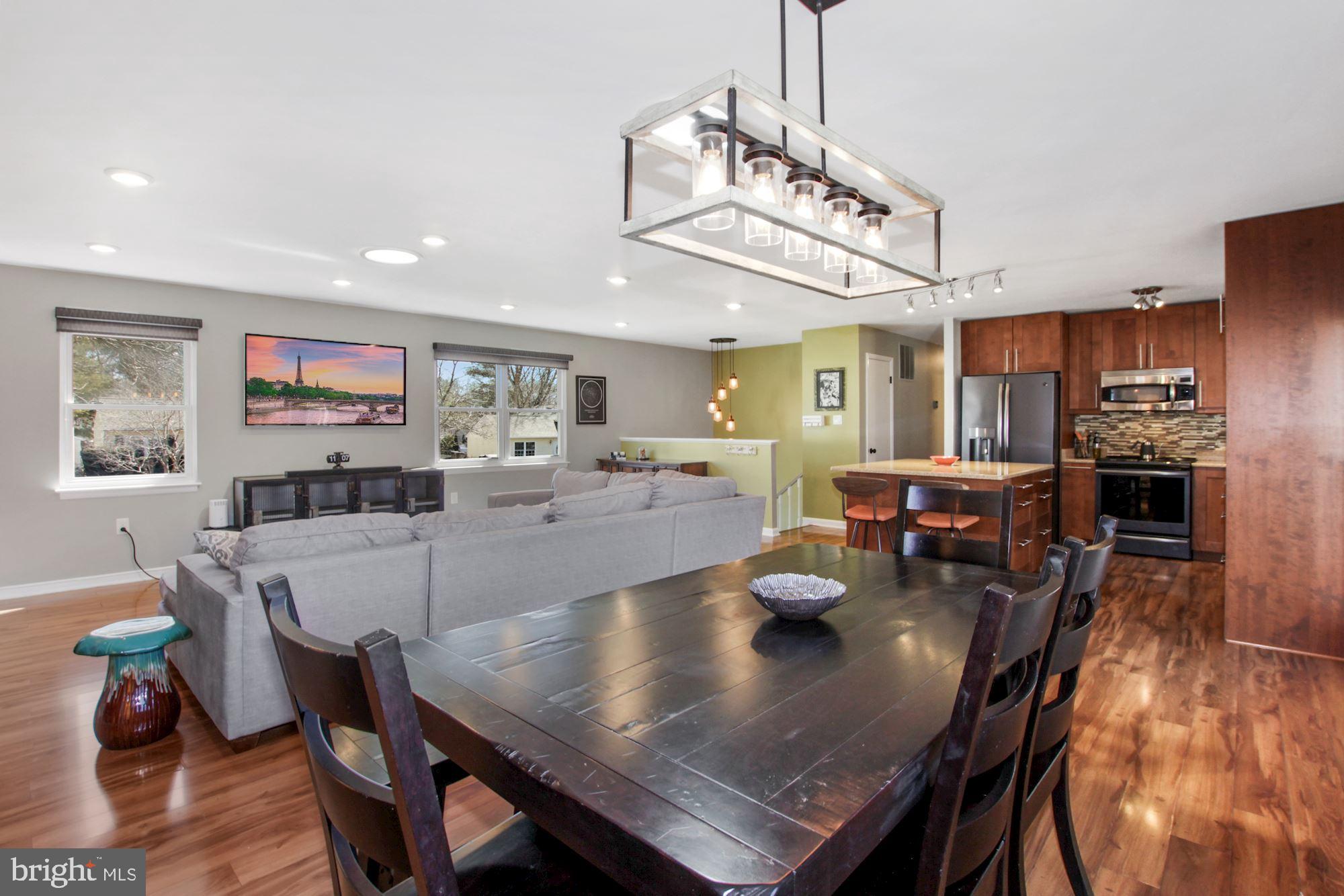 24118 Welsh Road Gaithersburg, MD 20882 - Photo 7 of 29 Main Level - Dining Area