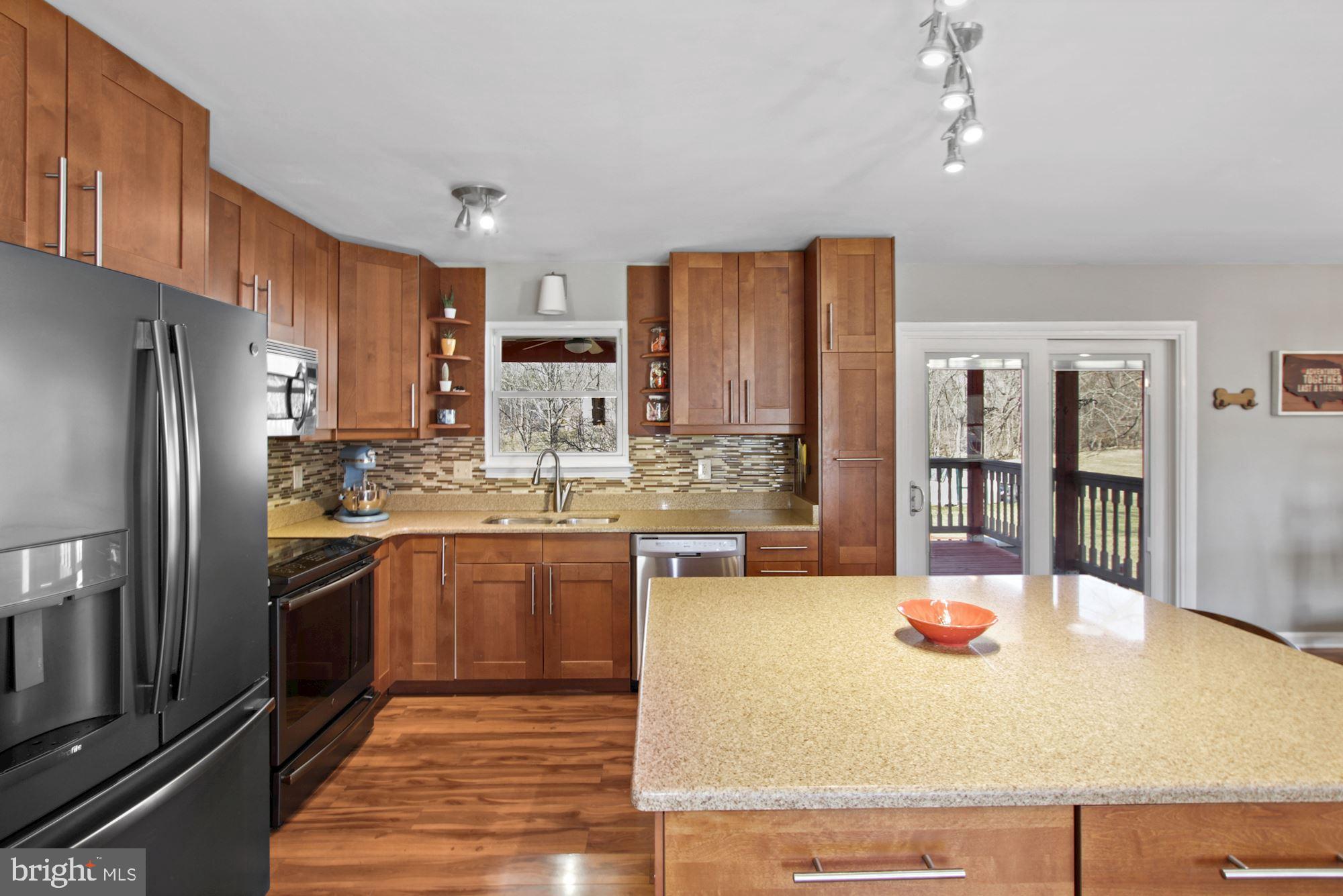 24118 Welsh Road Gaithersburg, MD 20882 - Photo 10 of 29 Main Level - Kitchen