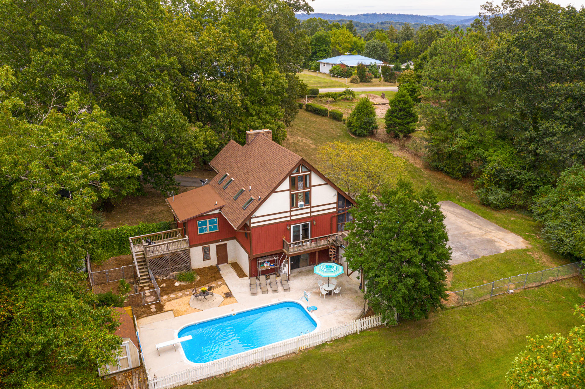 299 Ridgeside Drive Ringgold, GA 30736 - Photo 3 of 36 Made to Entertain