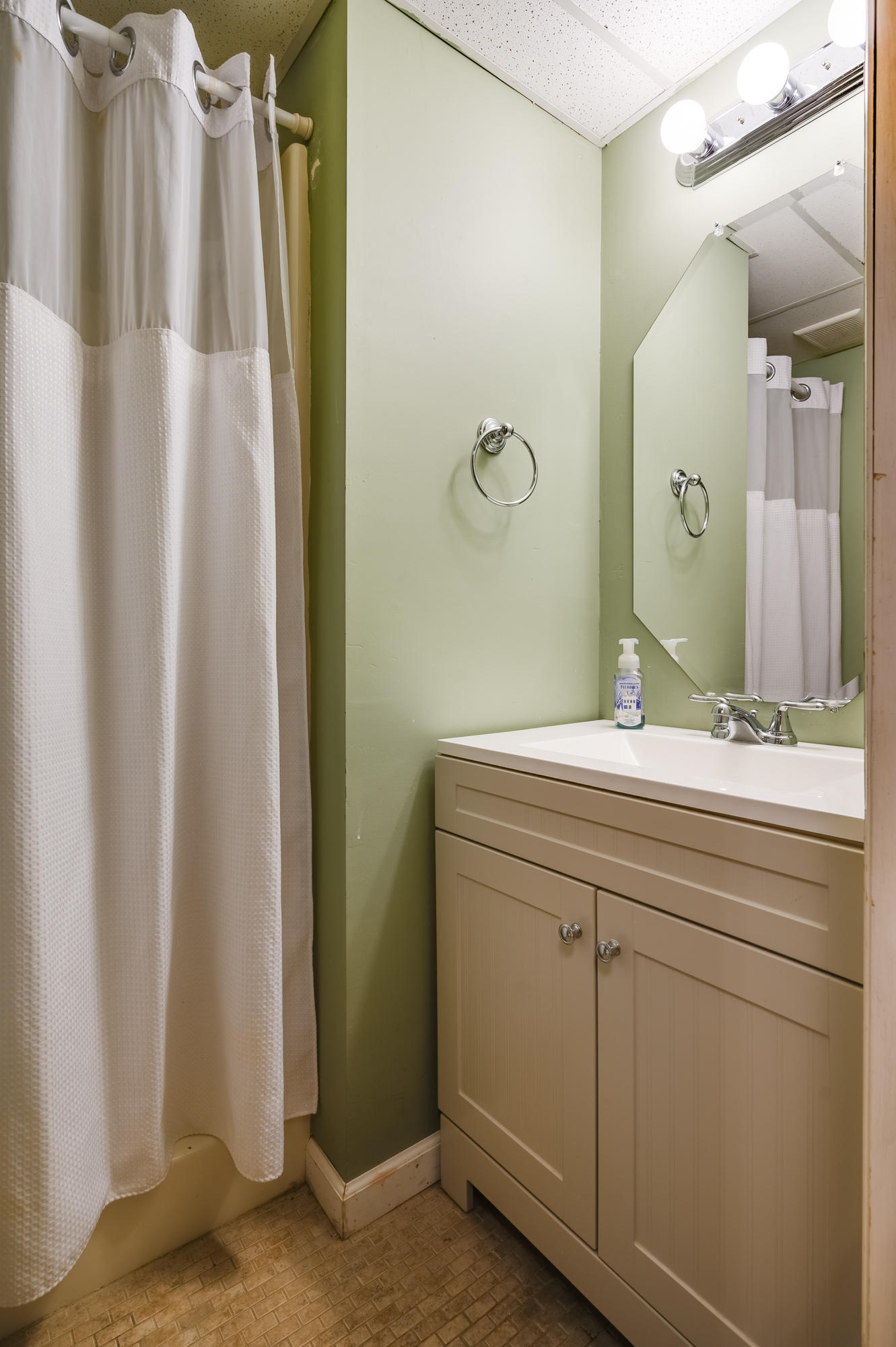 299 Ridgeside Drive Ringgold, GA 30736 - Photo 27 of 36 Lower Level Bathroom