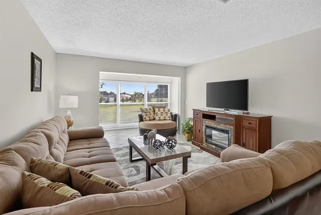 $2,400 | 13765 Flora Place, Unit F, Delray Beach, FL 33484