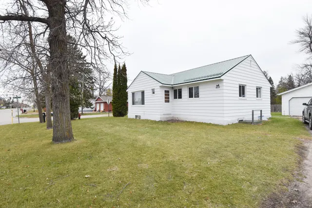 $105,000 | 1523 1st Street East, Thief River Falls, MN 56701