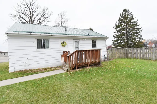 $105,000 | 1523 1st Street East, Thief River Falls, MN 56701