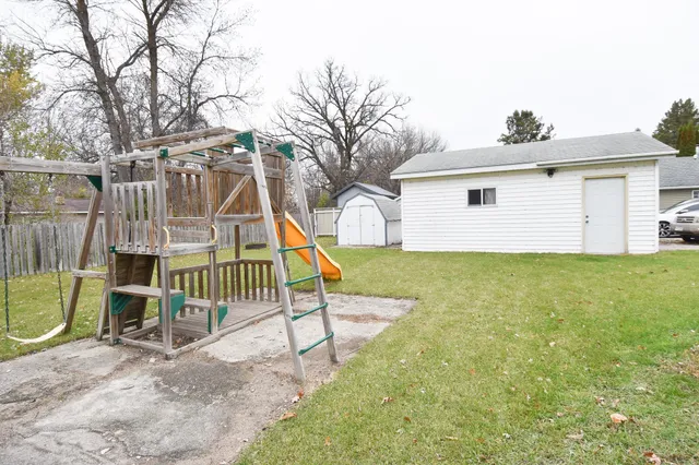 $105,000 | 1523 1st Street East, Thief River Falls, MN 56701