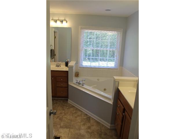 685 Sandy Cross Road Reidsville, NC 27320 - Photo 11 of 15 Master Bath/Spa. Master bath with jetted tub