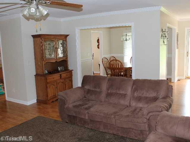 685 Sandy Cross Road Reidsville, NC 27320 - Photo 10 of 15 Living Room.