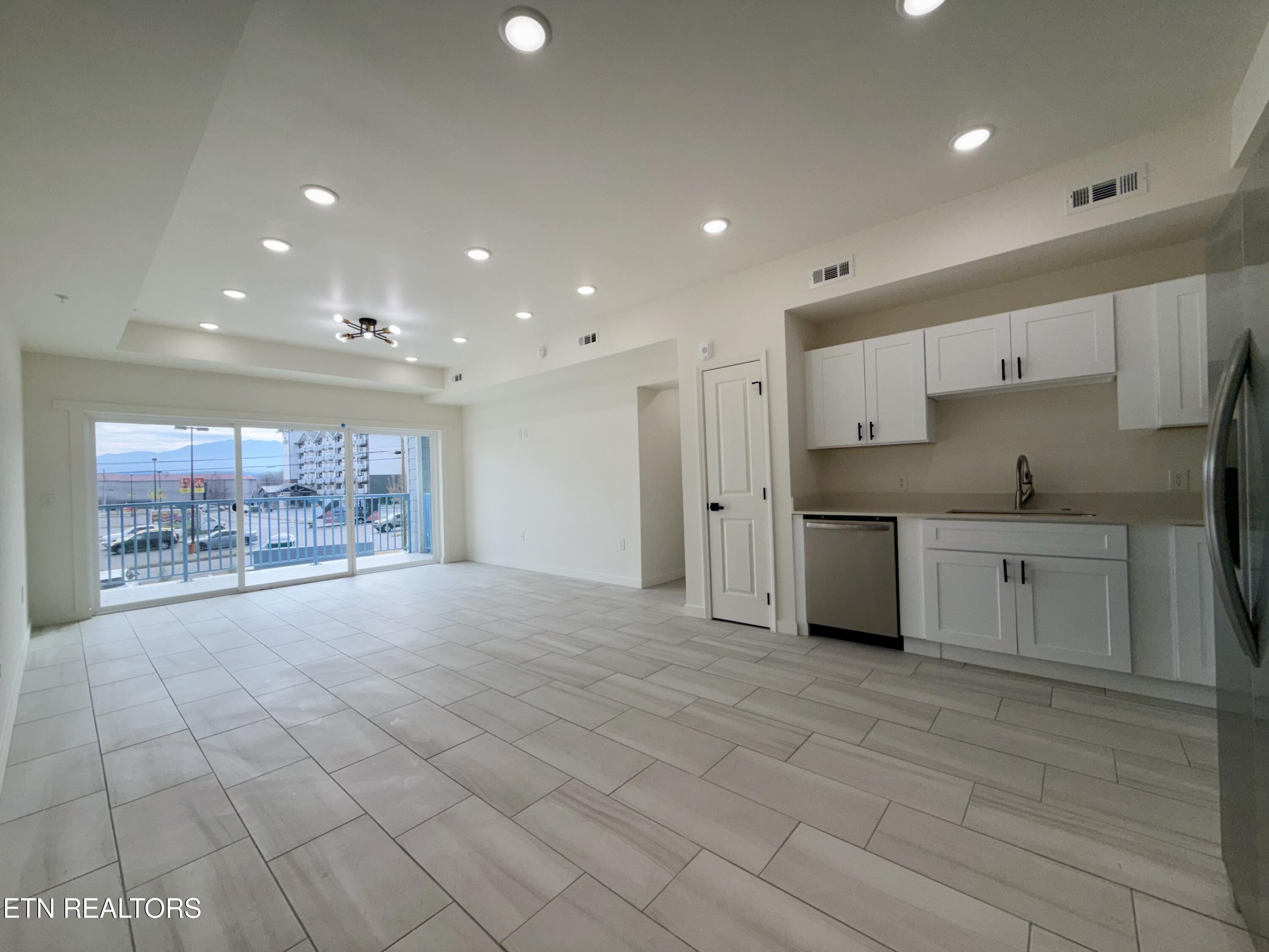 129 Sugarfoot Way, Unit 202 Pigeon Forge, TN 37863 - Photo 3 of 12 IMG_9814