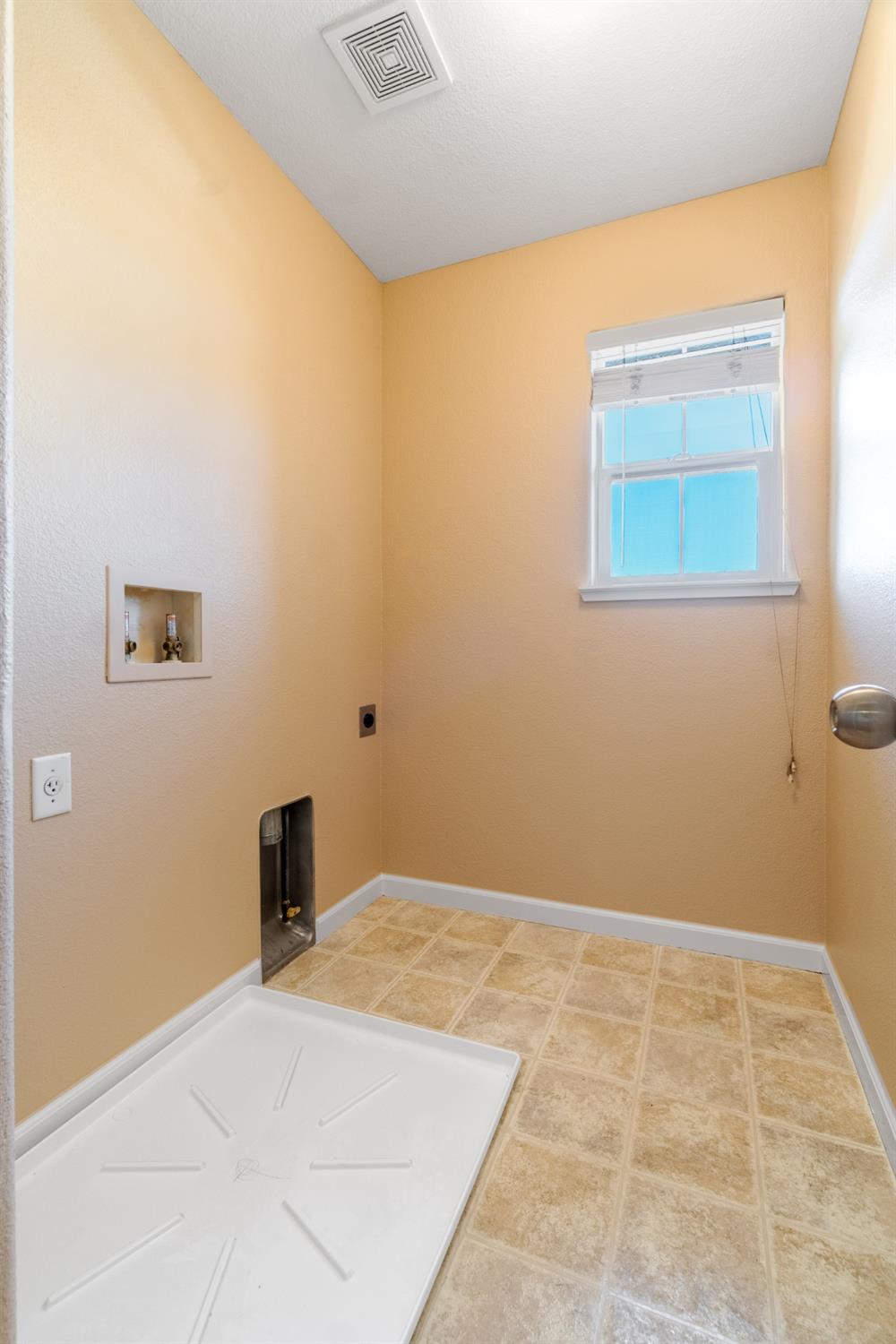 1436 Grape Street Madera, CA 93638 - Photo 18 of 32