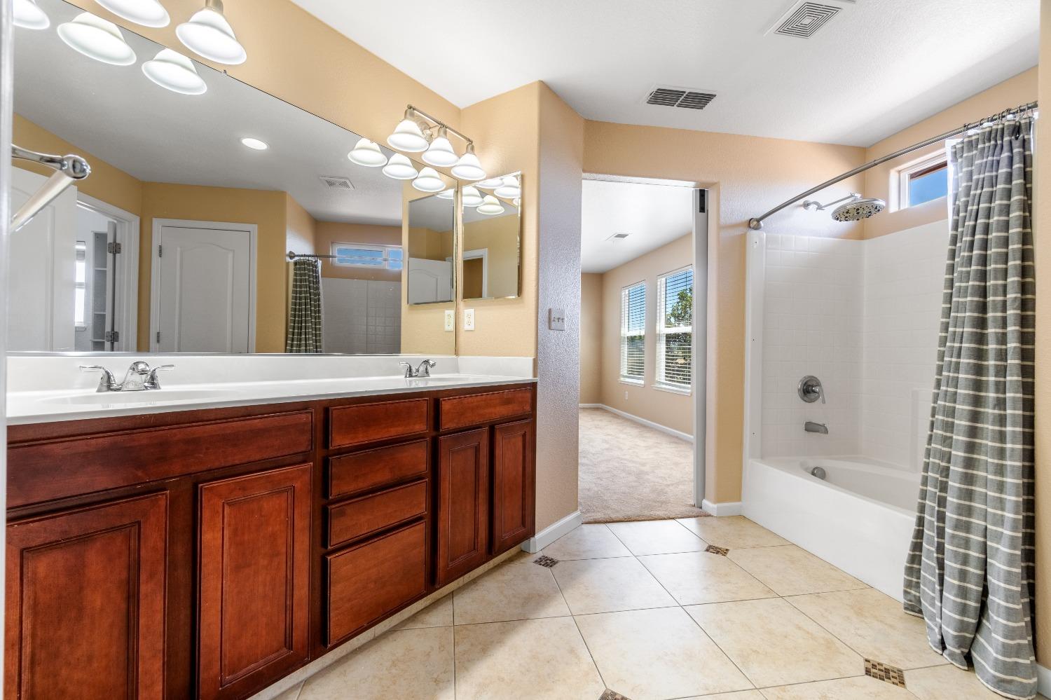 1436 Grape Street Madera, CA 93638 - Photo 28 of 32