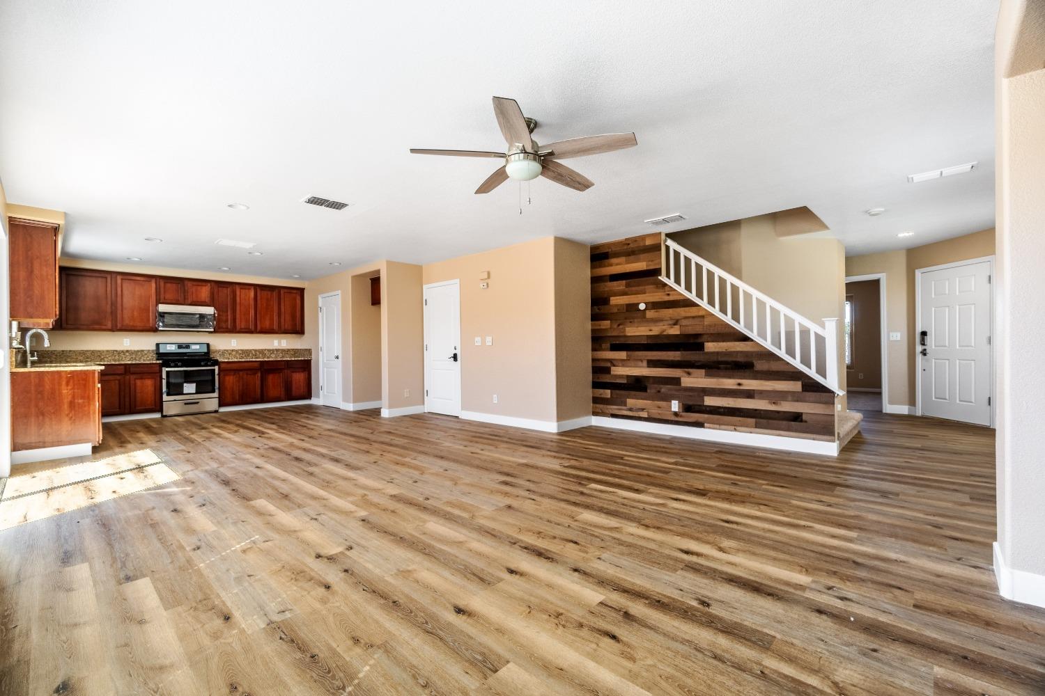 1436 Grape Street Madera, CA 93638 - Photo 4 of 32