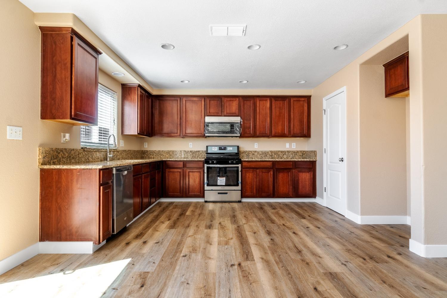 1436 Grape Street Madera, CA 93638 - Photo 6 of 32