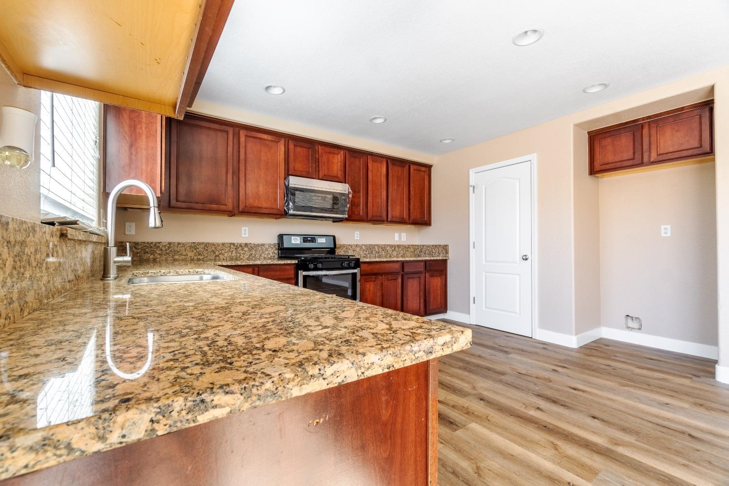 1436 Grape Street Madera, CA 93638 - Photo 7 of 32