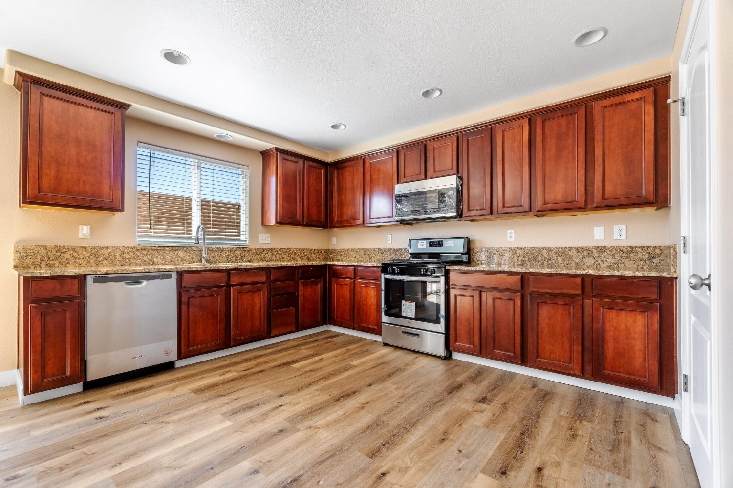 1436 Grape Street Madera, CA 93638 - Photo 8 of 32