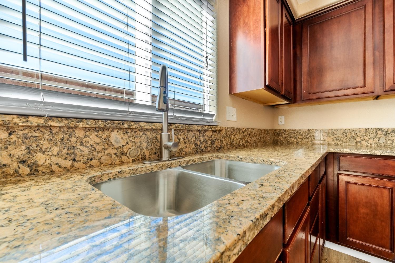 1436 Grape Street Madera, CA 93638 - Photo 10 of 32