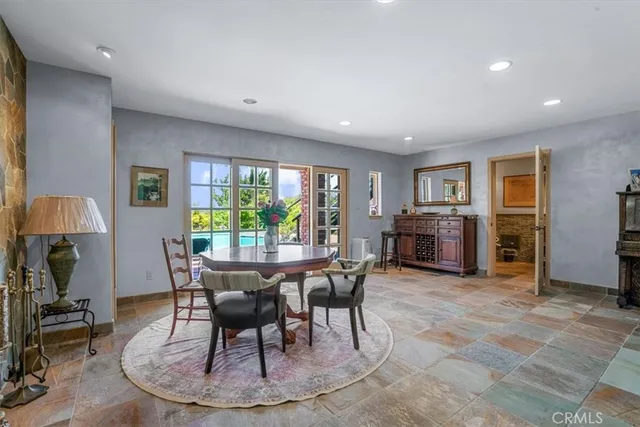 a view of a livingroom with furniture window and outside view
