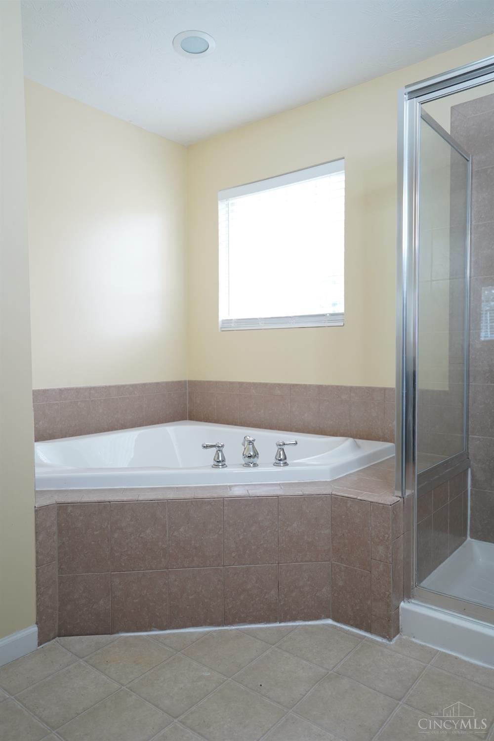 5514 Gwendolyn Ridge Cincinnati, OH 45238 - Photo 13 of 30