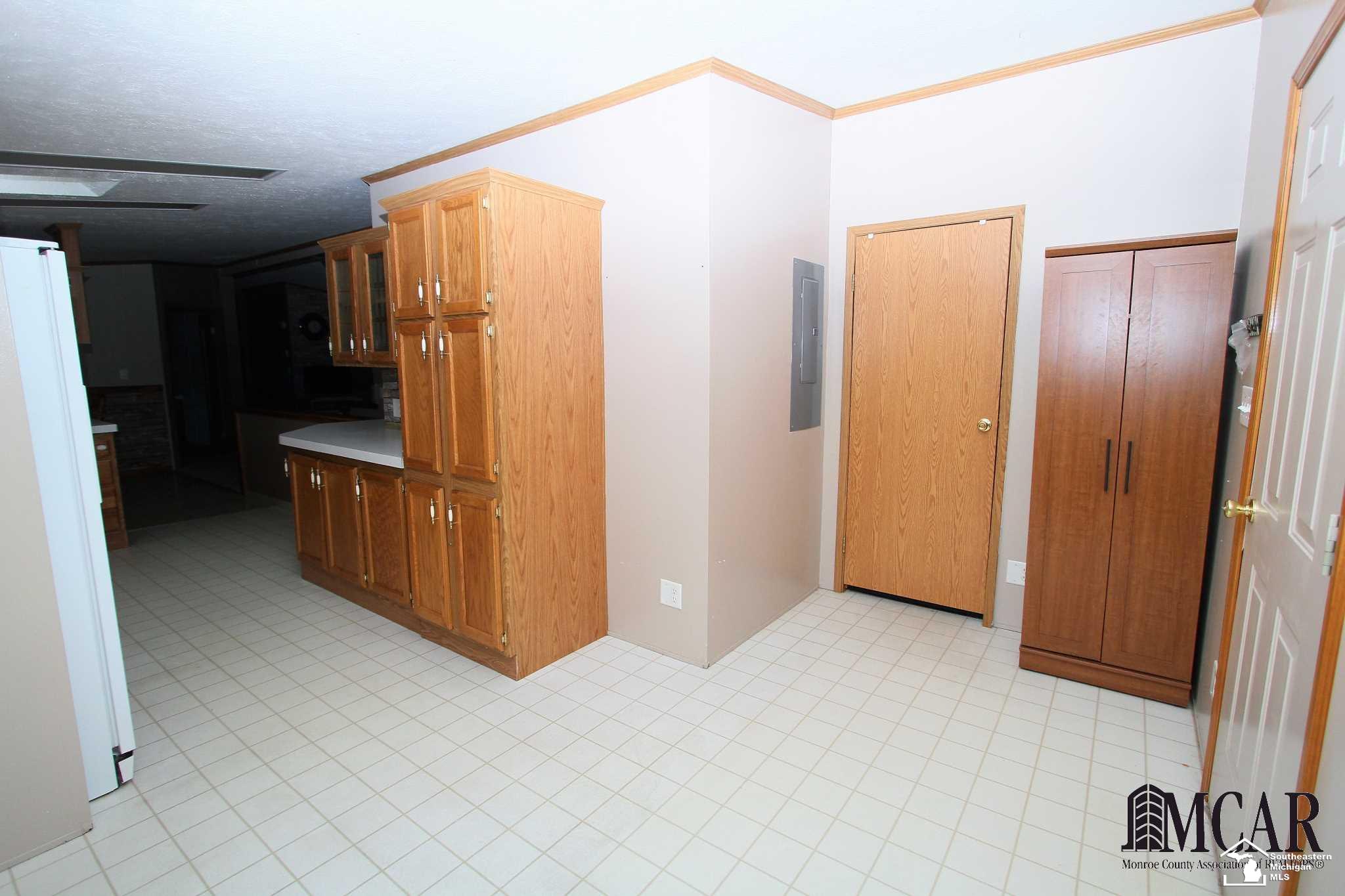 199 North Raisinville Road Monroe, MI 48162 - Photo 9 of 27
