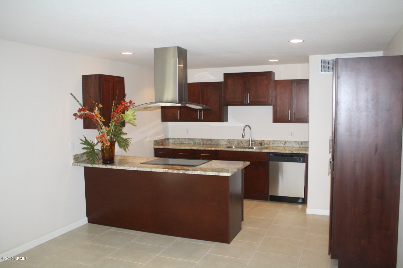 36 East Fillmore Street Tempe, AZ 85288 - Photo 2 of 13 kitchen