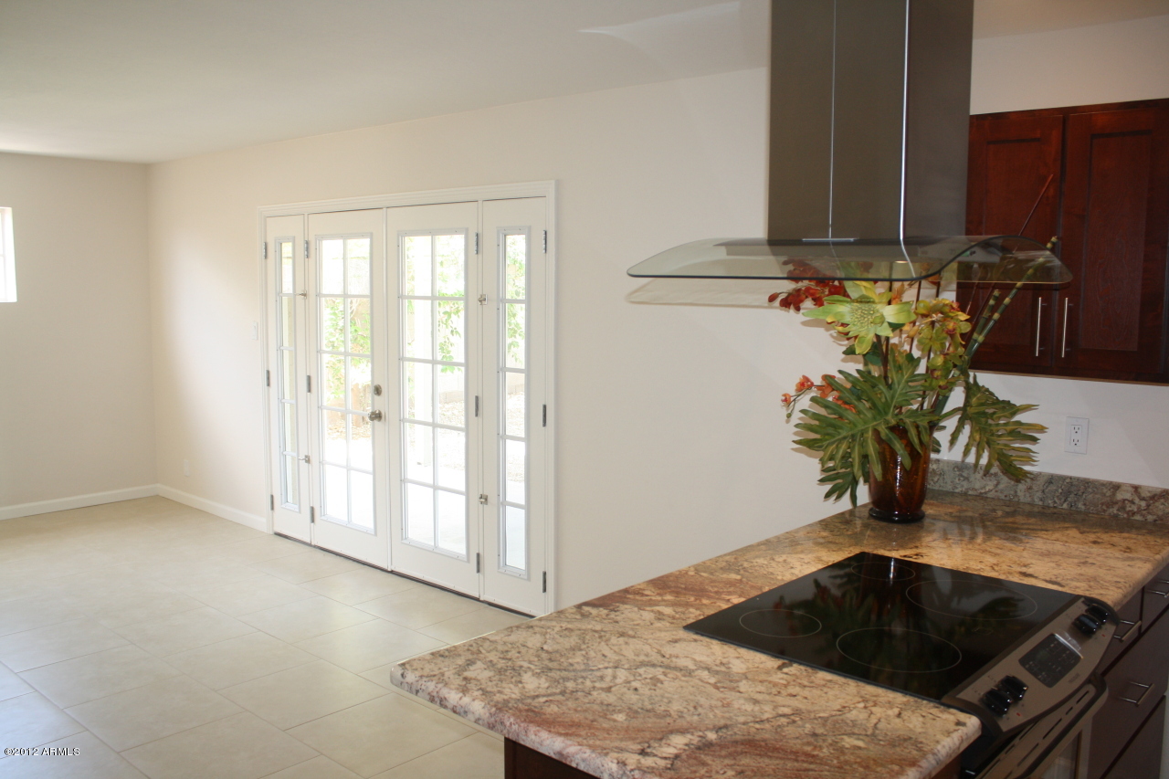 36 East Fillmore Street Tempe, AZ 85288 - Photo 3 of 13 kitchen/dining room