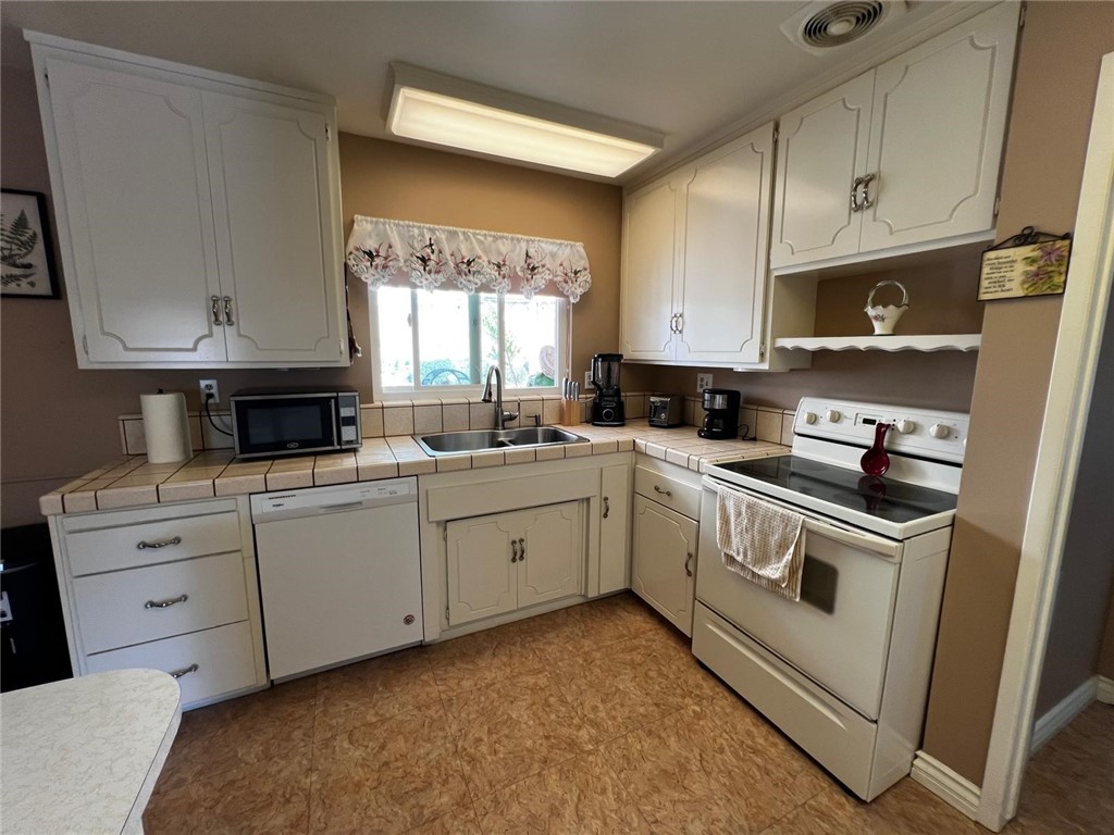 11934 Peach Tree Road Yucaipa, CA 92399 - Photo 14 of 35