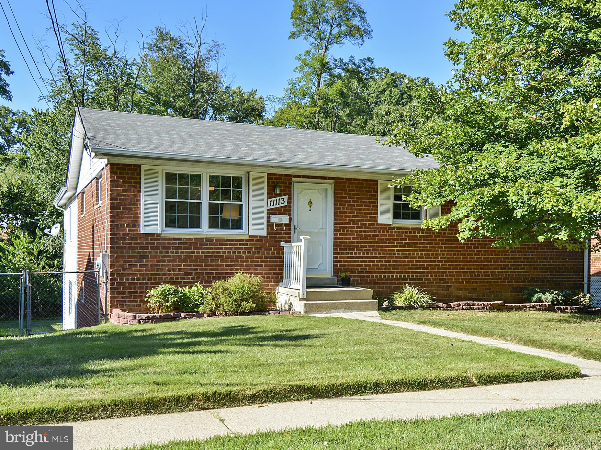 a front view of house with yard