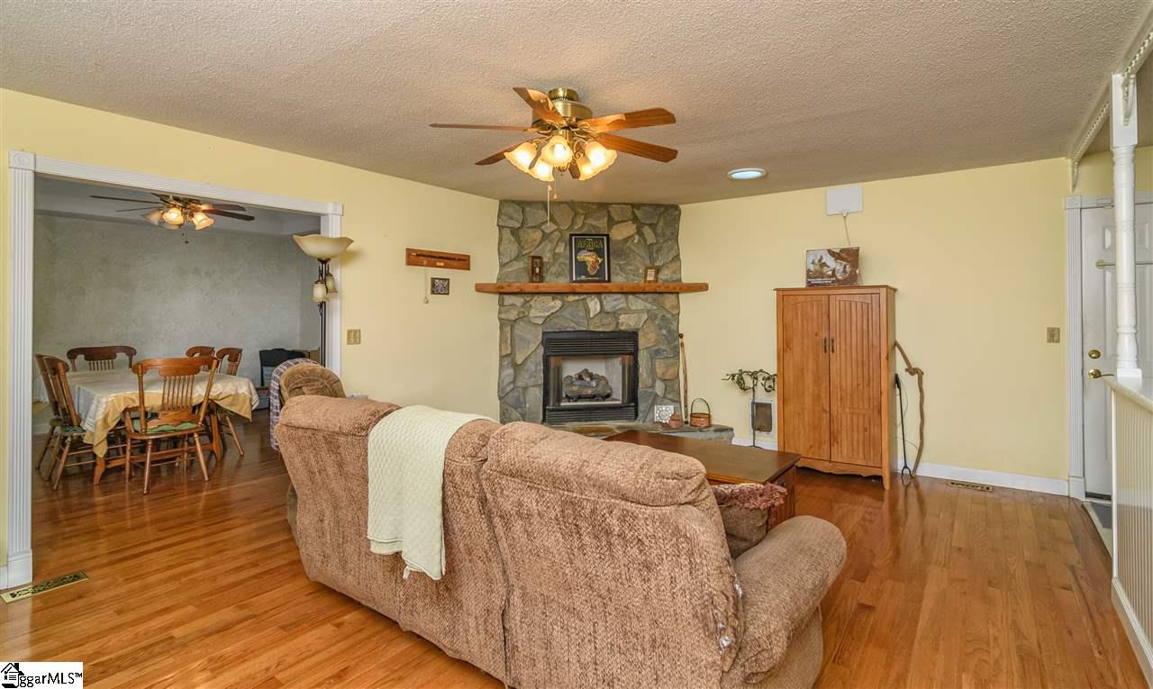 672 Pleasant View Road Pickens, SC 29671 - Photo 8 of 36