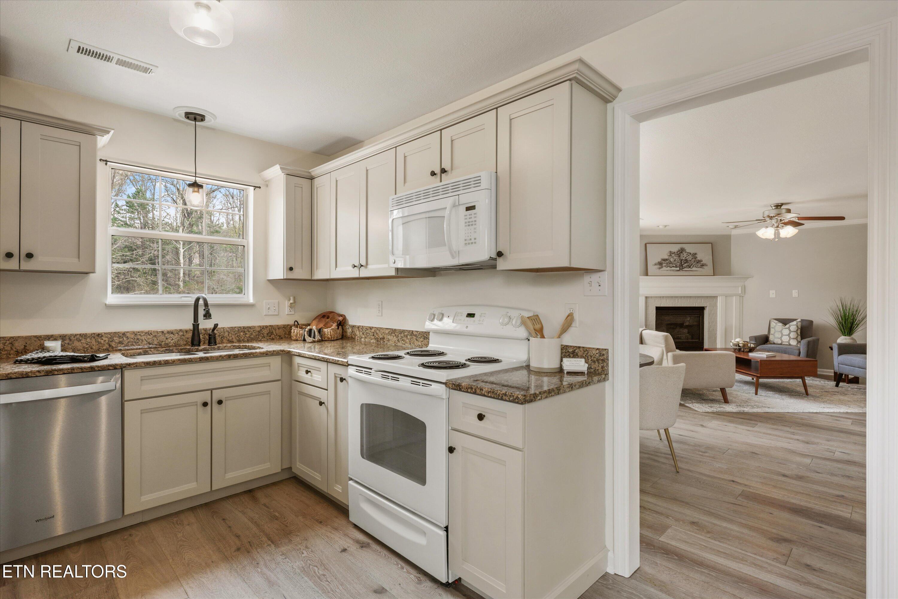 8218 Jack Russell Court Powell, TN 37849 - Photo 14 of 38 Kitchen
