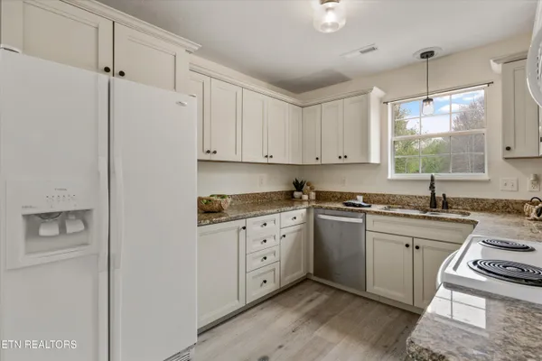 $389,900 | 8218 Jack Russell Court, Powell, TN 37849