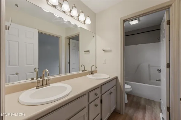 $389,900 | 8218 Jack Russell Court, Powell, TN 37849