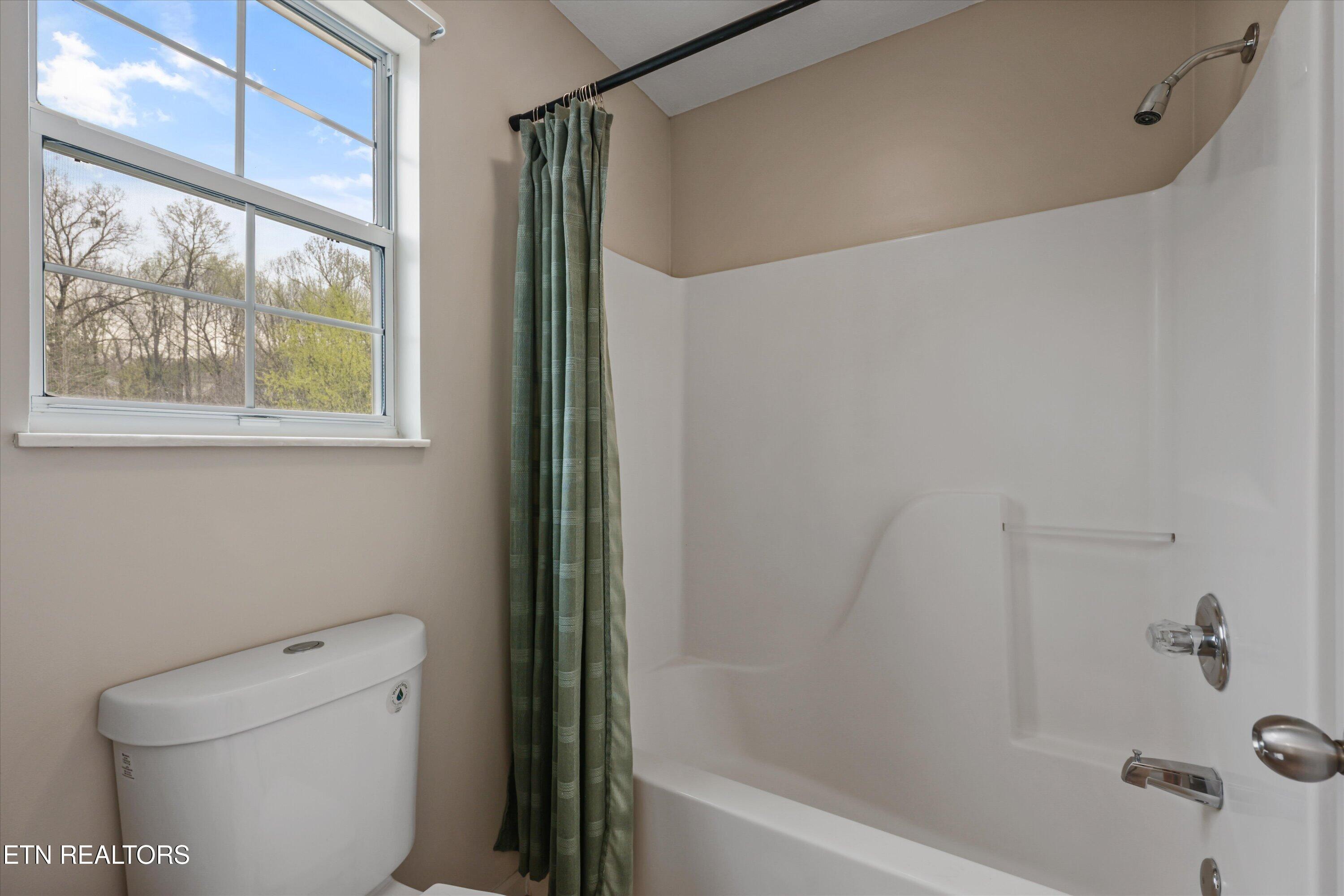 8218 Jack Russell Court Powell, TN 37849 - Photo 30 of 38 Full bathroom