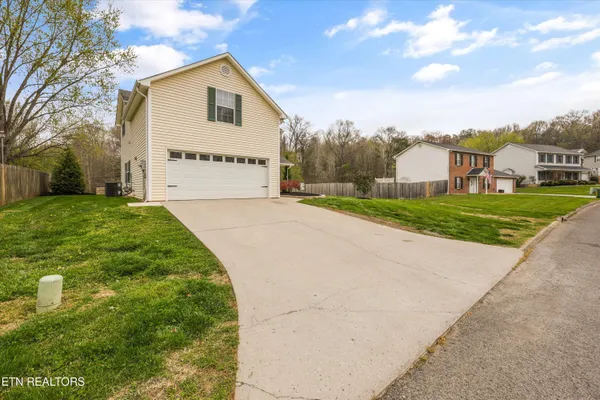 $389,900 | 8218 Jack Russell Court, Powell, TN 37849