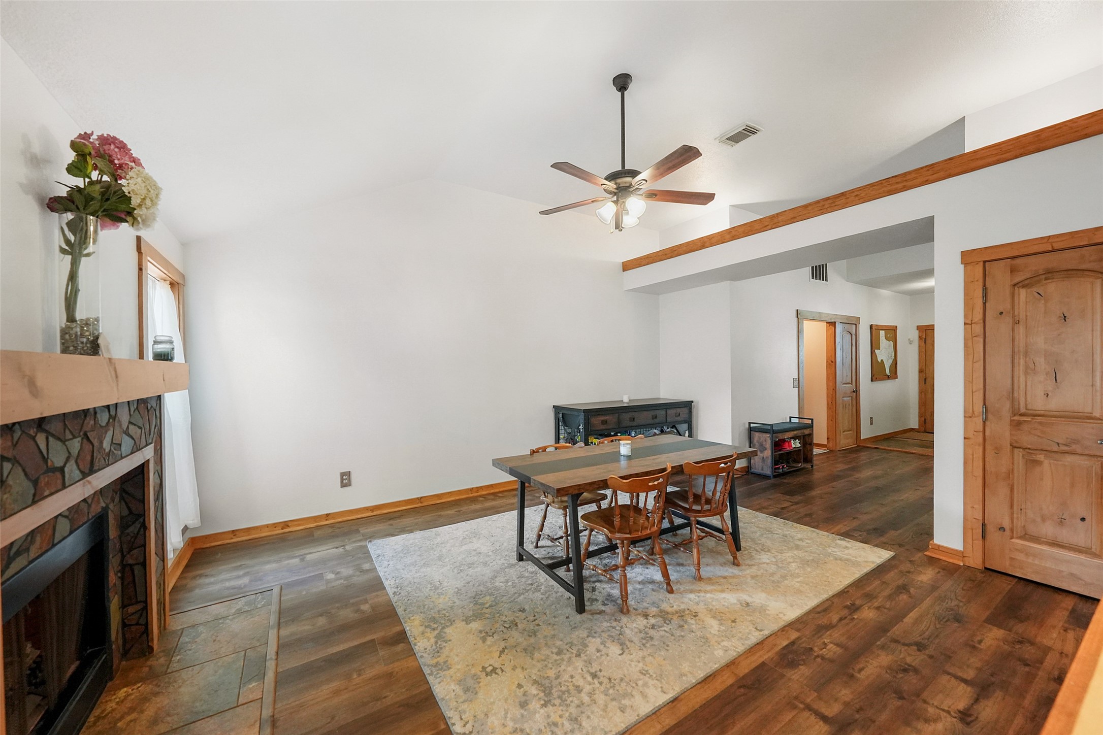 929 North Rivershire Drive Conroe, TX 77304 - Photo 12 of 36